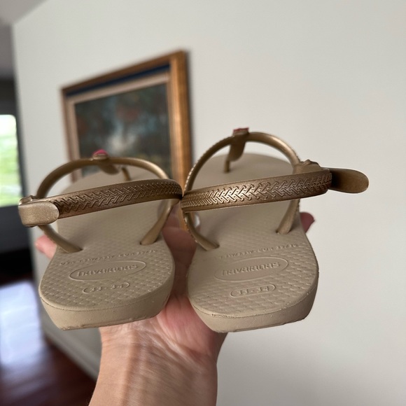 Havaianas Thong Style Flip Flop - Picture 4 of 8